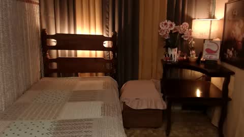 Snapshot of justine_hunk chatting on December 2024 10:50:02 AM justine_hunk online show from December 2024 10:50:02 AM