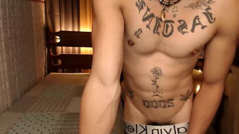 Snapshot of justine_hunk chatting on January 2025 10:19:01 AM justine_hunk online show from January 2025 10:19:01 AM