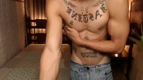 Snapshot of justine_hunk chatting on January 2025 09:52:02 PM justine_hunk online show from January 2025 09:52:02 PM