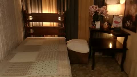 Snapshot of justine_hunk chatting on February 2025 08:15:02 AM justine_hunk online show from February 2025 08:15:02 AM