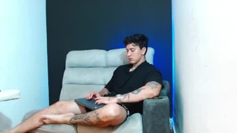 justinfuller_31 online show from June 2026 01:43:01 AM