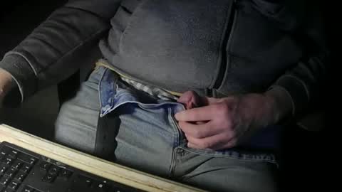 Snapshot of justme39057 chatting on March 2026 05:05:02 PM Justme39057 online show from March 2026 05:05:02 PM