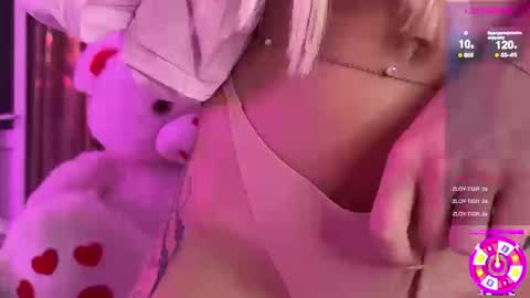 Snapshot of k0ketka chatting on September 2025 08:19:01 PM Alisa online show from September 2025 08:19:01 PM