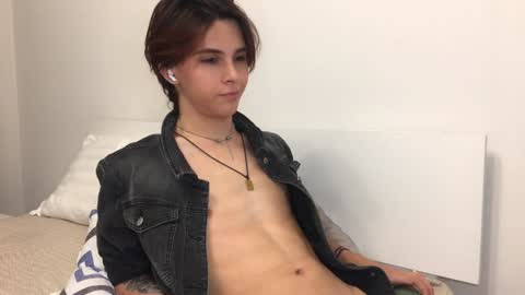 Snapshot of k0sta_32 chatting on December 2024 01:03:01 AM k0sta online show from December 2024 01:03:01 AM