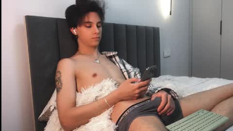 Snapshot of k0sta_32 chatting on February 2025 05:30:02 PM k0sta online show from February 2025 05:30:02 PM