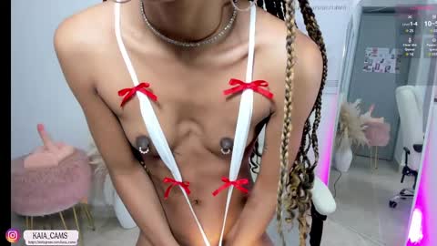 Snapshot of kaia_cam chatting on March 2025 11:44:02 AM online show from March 2025 11:44:02 AM