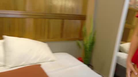 Snapshot of kaiawhite chatting on April 2026 09:39:33 PM kaiawhite online show from April 2026 09:39:33 PM