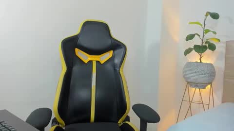 Snapshot of kaitt_ chatting on October 2025 12:52:02 PM KAITT online show from October 2025 12:52:02 PM