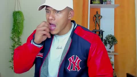 Snapshot of kale_tomson chatting on December 2024 09:01:01 PM kale thomson online show from December 2024 09:01:01 PM