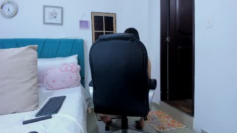 Kamilalopez online show from April 2026 08:28:02 PM