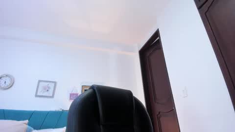 Kamilalopez online show from June 2026 09:19:01 PM