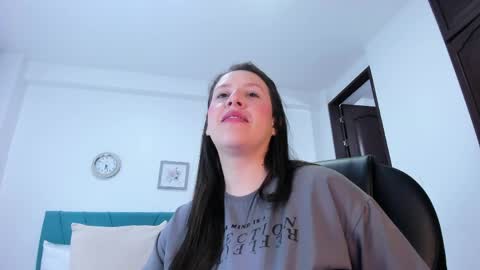 Kamilalopez online show from June 2026 12:11:01 AM