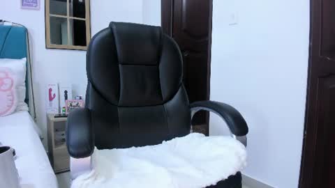 Kamilalopez online show from June 2026 11:25:01 PM