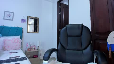 Kamilalopez online show from June 2026 08:07:02 PM