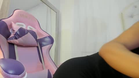 Snapshot of kamila_arias chatting on December 2024 12:05:01 PM online show from December 2024 12:05:01 PM