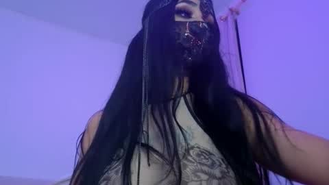 Kamila online show from May 2026 10:18:02 PM