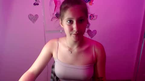 Snapshot of kamilla_love_ chatting on September 2025 01:32:01 PM kamilla_love_ online show from September 2025 01:32:01 PM