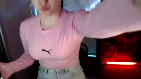 kamilla_love_ online show from April 2026 12:09:02 PM