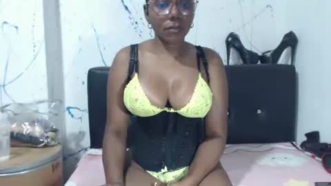 Paola online show from March 2026 07:19:01 PM
