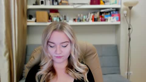 Snapshot of kara_smith_ chatting on October 2025 11:24:02 PM Kara. Off from 15th till 24th of December online show from October 2025 11:24:02 PM