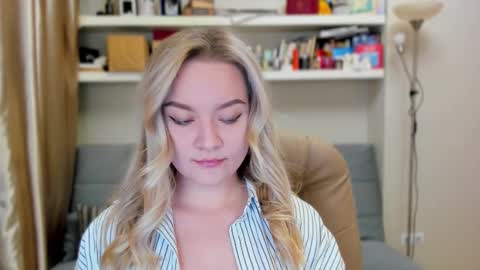 Snapshot of kara_smith_ chatting on October 2025 10:42:02 PM Kara. Off from 15th till 24th of December online show from October 2025 10:42:02 PM