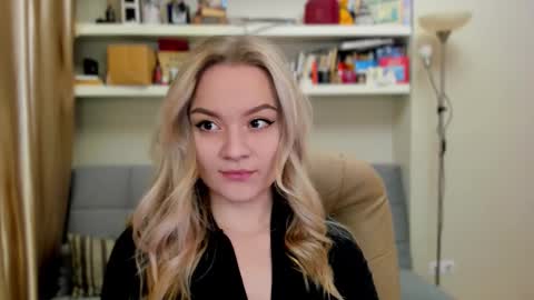 Snapshot of kara_smith_ chatting on November 2025 11:40:02 PM Kara. Off from 15th till 24th of December online show from November 2025 11:40:02 PM