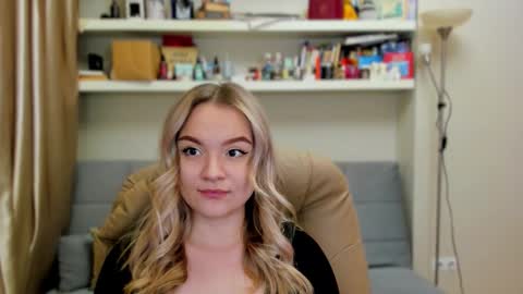 Snapshot of kara_smith_ chatting on November 2025 11:59:01 PM Kara. Off from 15th till 24th of December online show from November 2025 11:59:01 PM