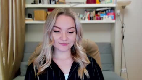 Snapshot of kara_smith_ chatting on November 2025 12:44:01 AM Kara. Off from 15th till 24th of December online show from November 2025 12:44:01 AM