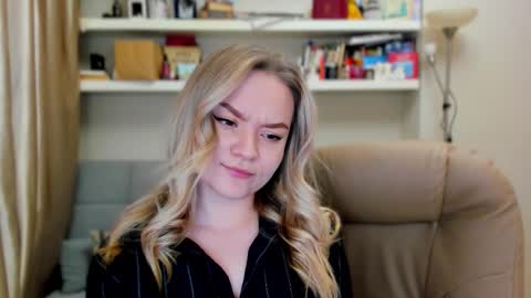 Snapshot of kara_smith_ chatting on November 2025 11:35:01 PM Kara. Off from 15th till 24th of December online show from November 2025 11:35:01 PM