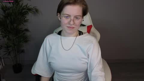 Snapshot of karen_lxve chatting on April 2026 08:37:02 AM Karen online show from April 2026 08:37:02 AM