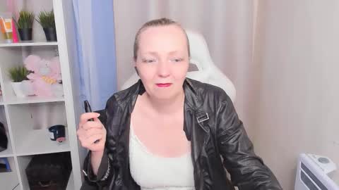 Karen online show from February 2026 10:01:02 AM