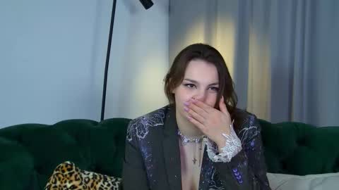 Karen online show from November 2025 06:22:02 PM