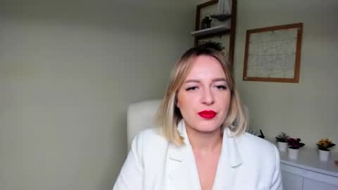 Snapshot of karenenergy chatting on December 2025 06:39:02 AM Karenenergy online show from December 2025 06:39:02 AM