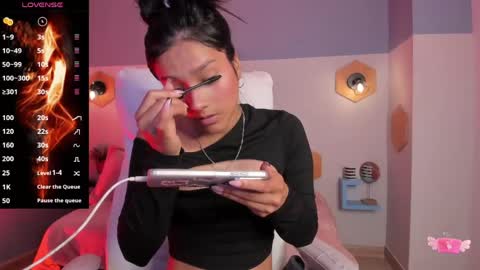 Kari  online show from May 2026 08:03:02 PM
