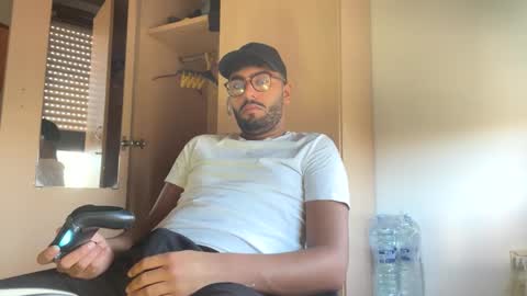 karim03larbi online show from January 2025 12:33:02 PM