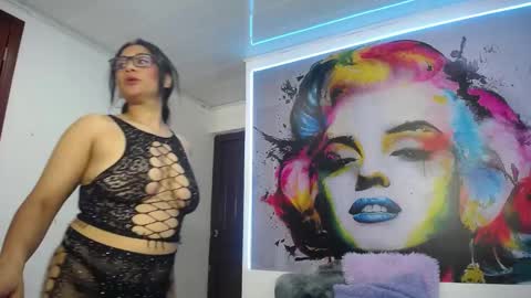 Snapshot of karime_sexygirl chatting on January 2025 04:26:01 PM Karime online show from January 2025 04:26:01 PM