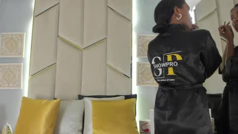 karinaacox online show from May 2026 01:05:02 PM