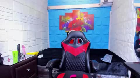 karinatompson online show from December 2025 05:10:02 PM