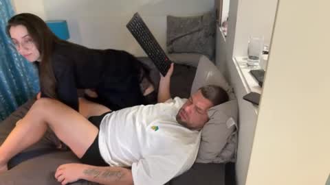karl_and_klara online show from April 2026 10:07:02 PM