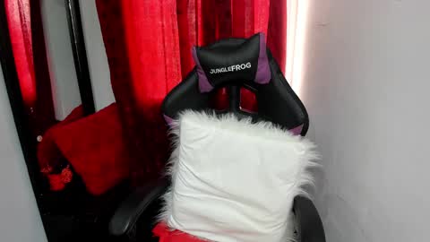 karla chains online show from February 2025 09:39:01 PM