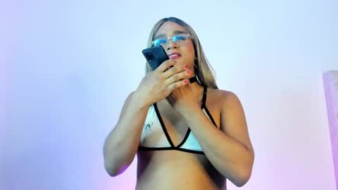 Snapshot of karla_dior chatting on January 2025 07:11:02 AM DIOR online show from January 2025 07:11:02 AM