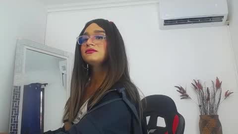 Snapshot of karla_dior chatting on February 2025 03:28:02 PM DIOR online show from February 2025 03:28:02 PM