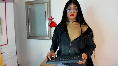 Snapshot of karla_dior chatting on October 2025 05:34:01 PM DIOR online show from October 2025 05:34:01 PM