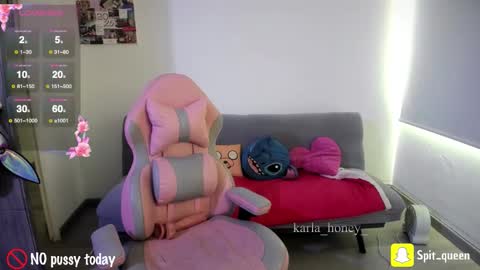 Karla online show from December 2025 07:09:01 PM