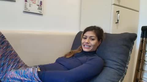 Crystyna online show from November 2025 07:51:02 AM