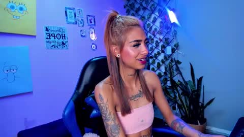 karlaslutskinny__ online show from December 2025 09:22:02 PM