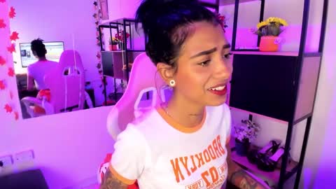 karlaslutskinny__ online show from February 2026 11:12:01 PM