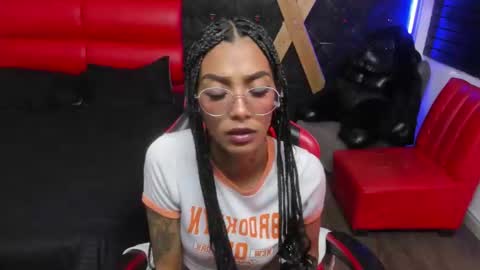 karlaslutskinny__ online show from April 2026 09:43:02 PM
