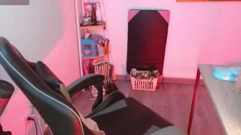 karlavittar online show from February 2025 10:03:01 PM