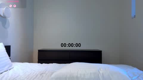 Olivia online show from April 2026 12:40:01 PM